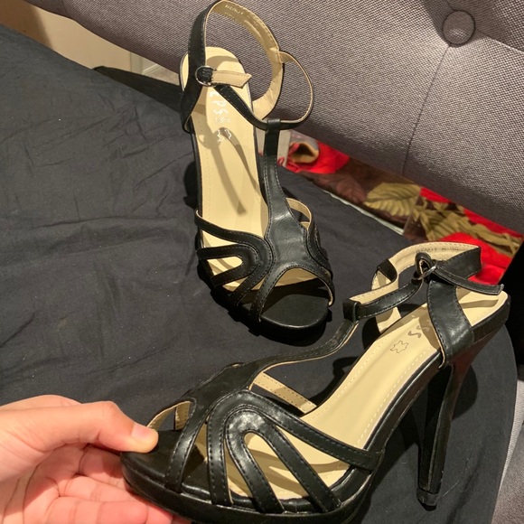 Black Strapped Heels - Picture 1 of 3